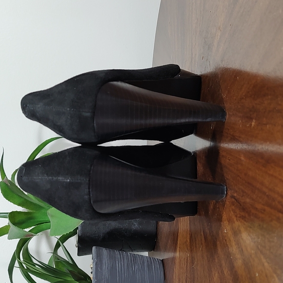 Heels: Black Velour 4.5" Pumps - Picture 3 of 7